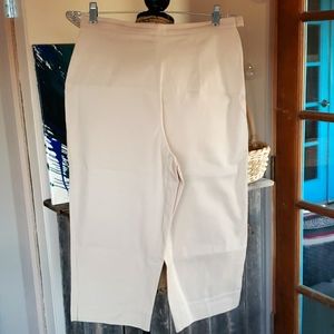 Like new Briggs Petite tan cotton & spandex capris. Size 10P. Very classy.